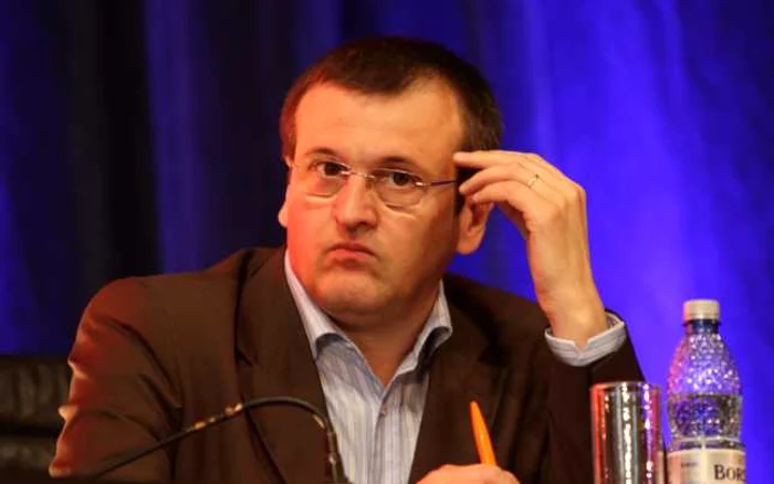 Cristian Preda: "N-ar fi rău ca Ponta să trimită mai devreme decât i-a cerut CC datele arhicunoscute" FOTO: MEDIAFAX