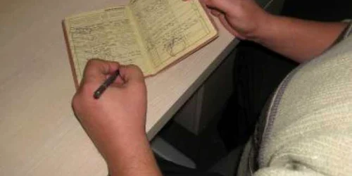 Hunedoara: EXCLUSIV AUDIO Afaceri ilegale cu ajutoare de şomaj şi pensii