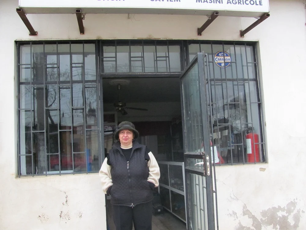 Mioara Popa, vânzătoare, spune că nu vinde nici de un leu pe zi 