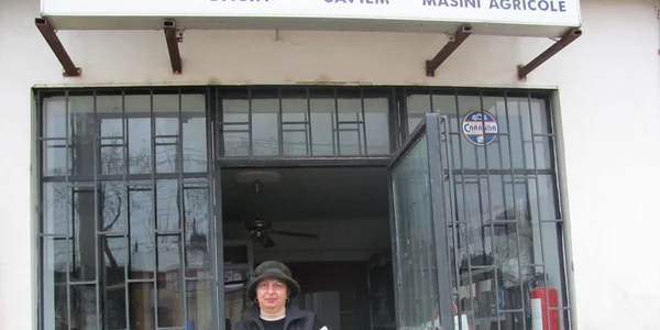 Mioara Popa, vânzătoare, spune că nu vinde nici de un leu pe zi 