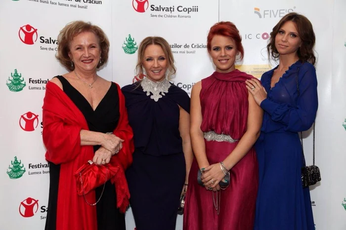 10 camelia sucu familie 3 generatii de femei 2 jpg jpeg