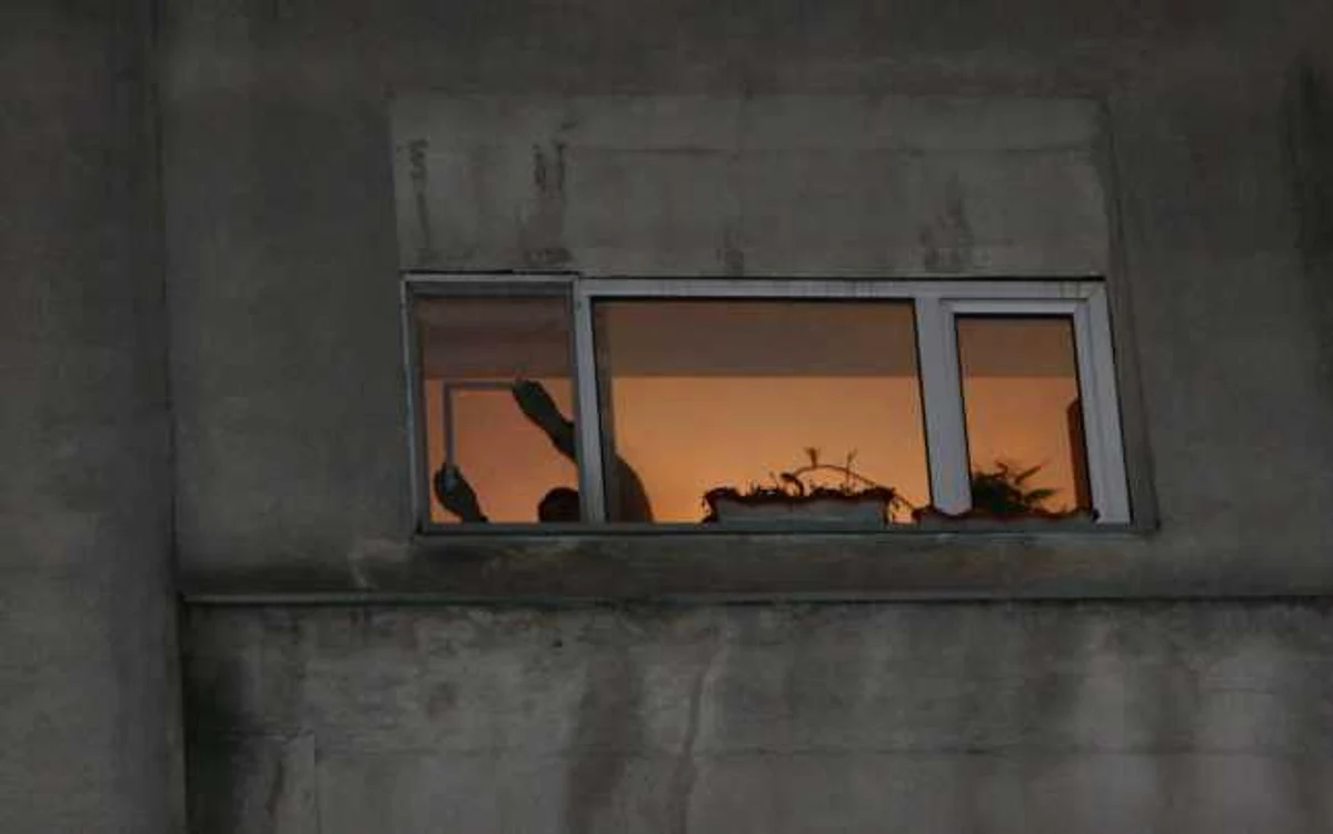 Tinerii au sărit pe geam de la petrecere (Foto Arhivă)