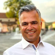 Adrian Veștea  fb Adrian Veștea jpg