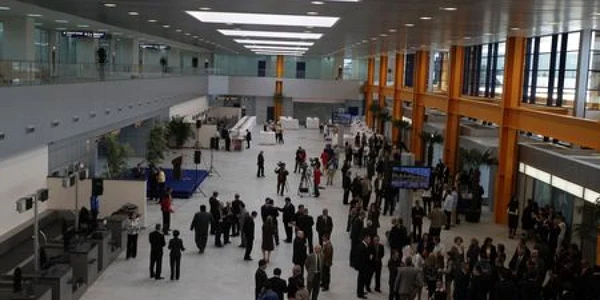 O cursă aeriană către Madrid, întârziată de greva operatorilor aerieni