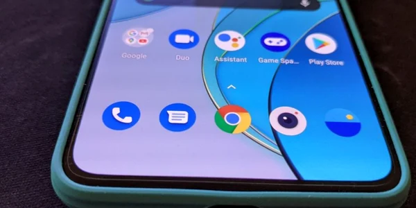 Smartphone cu aplicatii Google usb-c ecran Messages FOTO Adrian Pogîngeanu