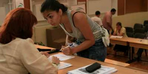 Patru eleve repartizate la un liceu (arhivă)
