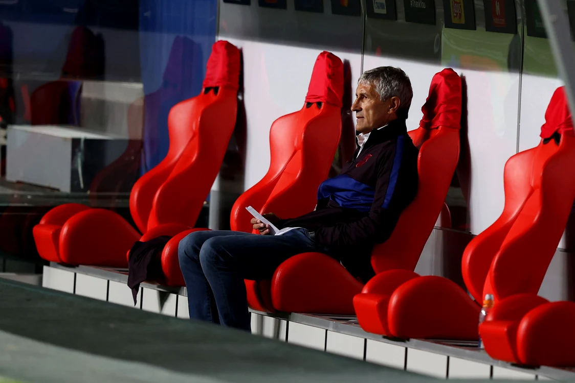 Quique Setien n-a mai avut reacție pe finalul meciului cu Bayern Munchen Foto: Guliver / GettyImages