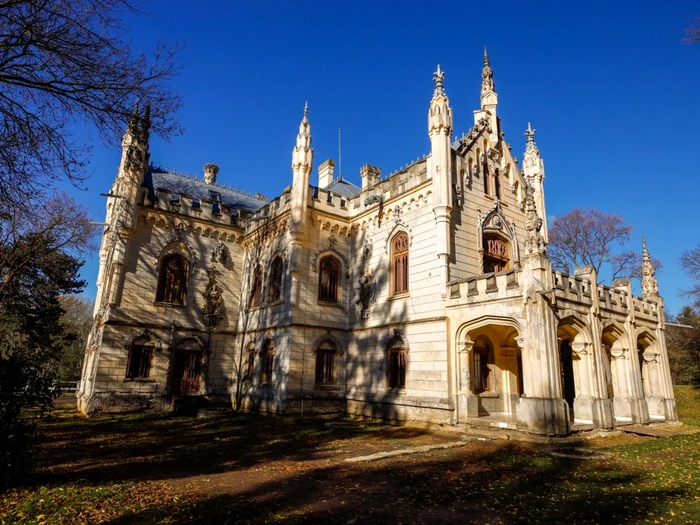 Castelul Sturdza din Miclauseni (© România Atractivă)