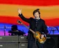 Paul McCartney de la Beatles în recital la Jubileul de Diamant al Reginei Elisabeta a II-a în 2012.
