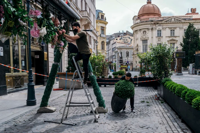 Terasele vor fi măsurate de Administrația Străzilor și delimitate doar cu jardiniere sau panouri de sticlăFoto: Inquam Photos / Lavinia Cioacă