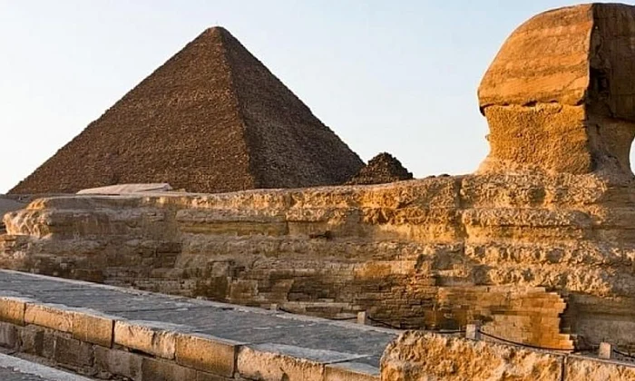 Cum se vede lumea de pe Marea Piramidă din Giza? Turiştii ruşi s au strecurat noaptea pentru a afla jpeg