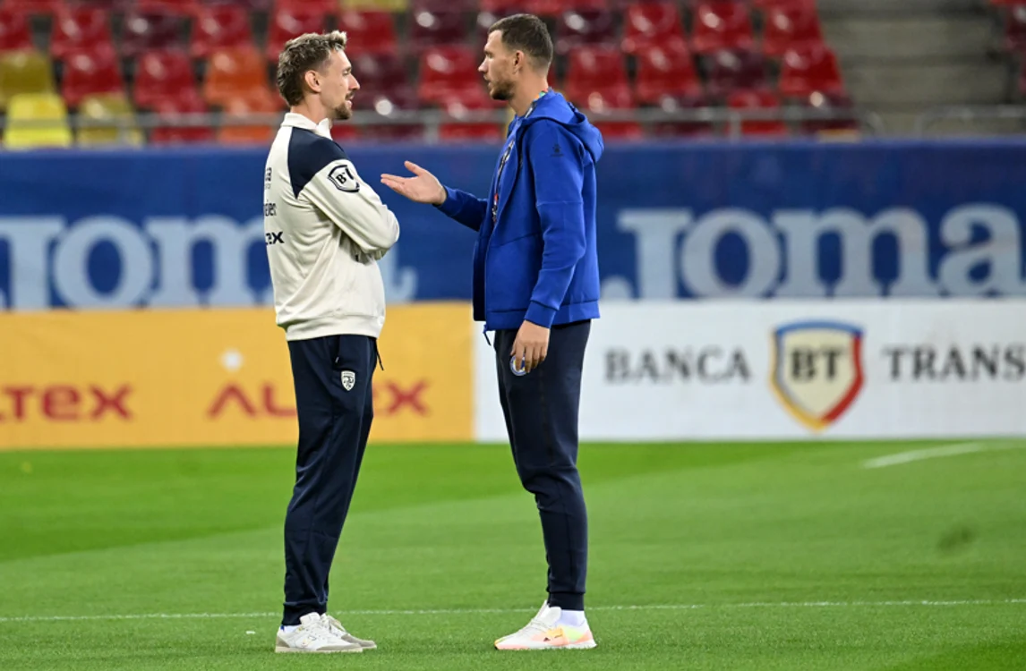 Edin Dzeko discută cu portarul Ionuț Radu