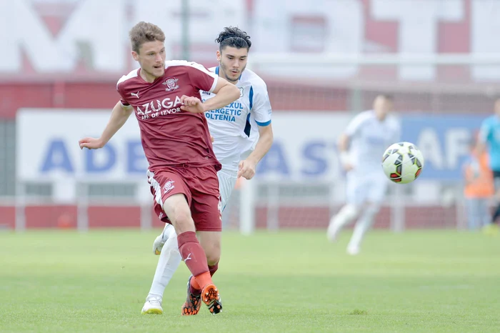 
    Fotbaliştii Rapidului  habar nu au cine  le va fi antrenor  în noul sezon  