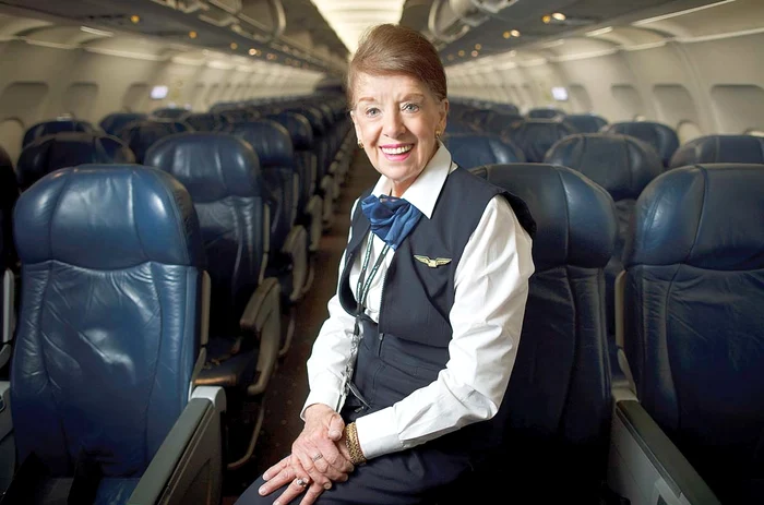 
    Americanca Bette Burke-Nash  este cea mai vârstnică însoţitoare  de zbor în activitate din lume  