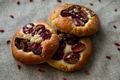 Placinte cu prune  Sursa foto shutterstock 1811855827 jpg