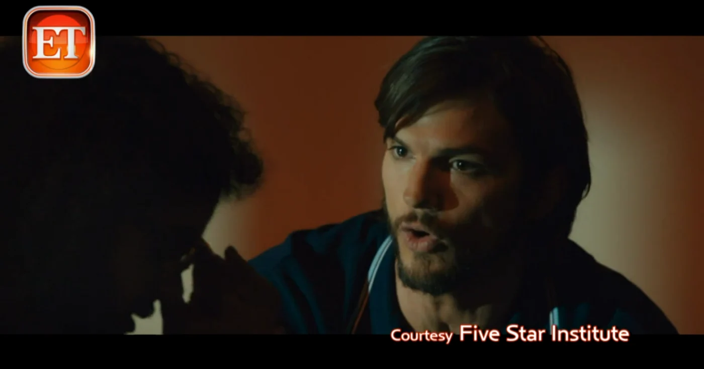 Scena din filmul "jOBS" cu Ashton Kutcher in rolul principal