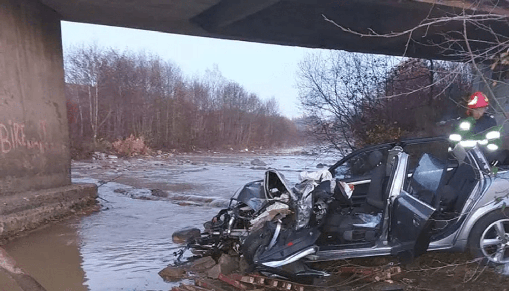 Patru răniți grav într-un accident auto petrecut în Maramureș: mașina a ajuns în apele Lăpușului