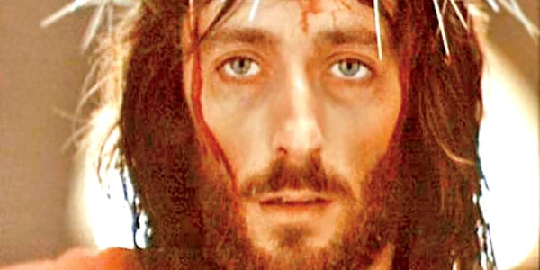 După  „Iisus din Nazareth“,  Robert Powell a preferat rolurile de spion