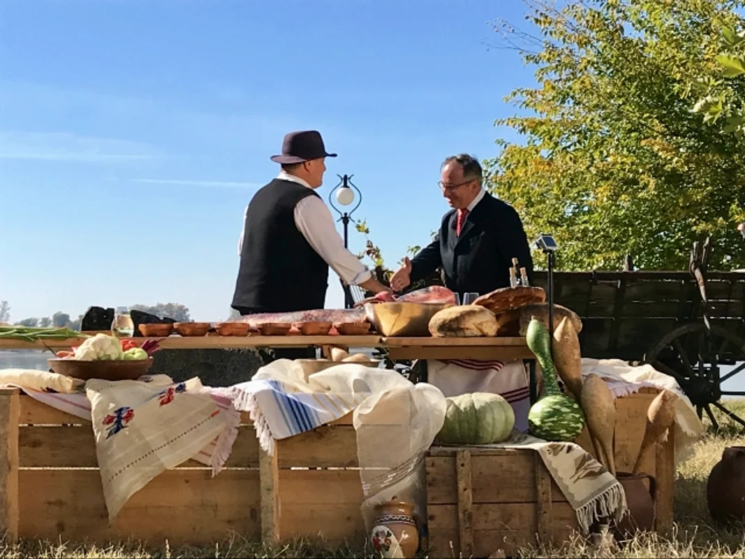 Cristi Gretcu Ion Iliescu Mircea Dinescu Politica si delicateturi TVR (2) jpeg