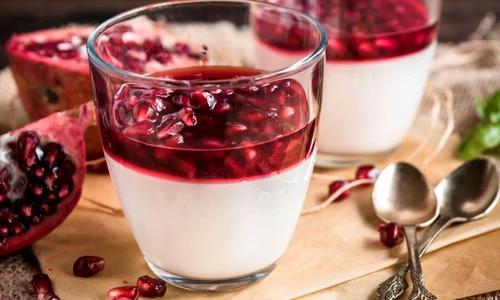 panna cotta cu sos de rodie jpeg