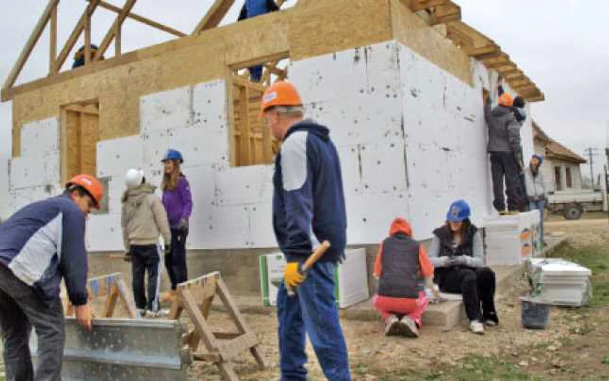 Construcţia casei avansează pe zi ce trece