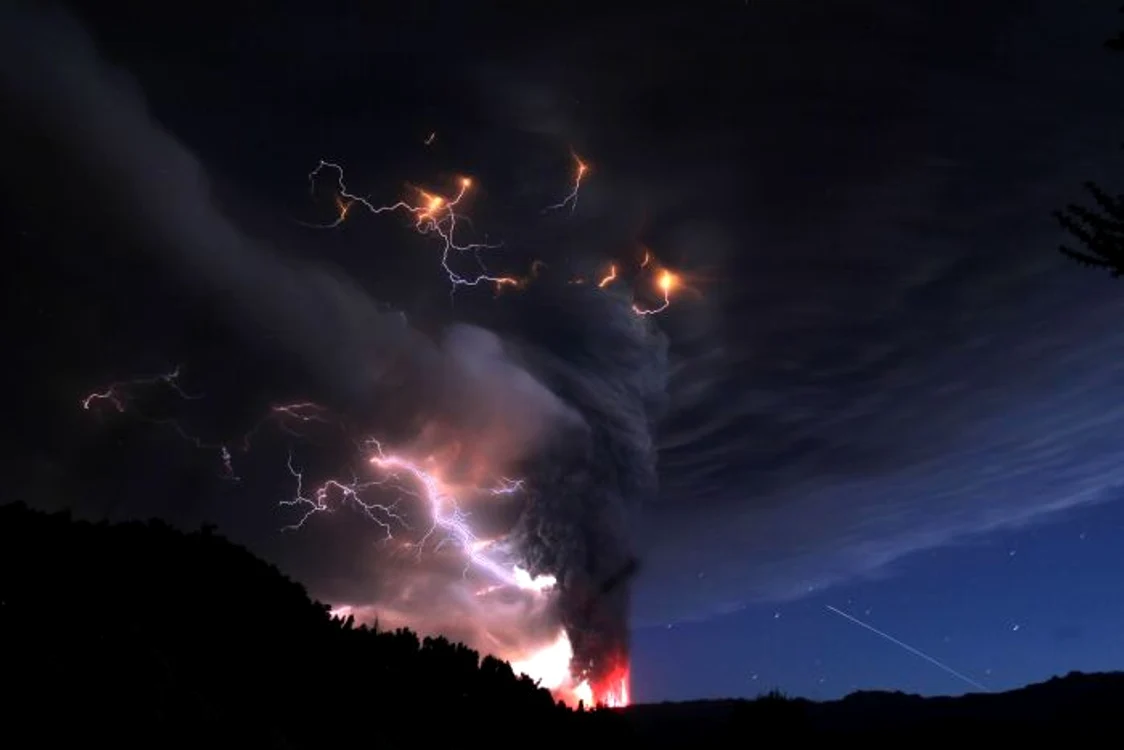 Erupţia vulcanului Puyehue din Chile, sursa: pictures.reuters.com