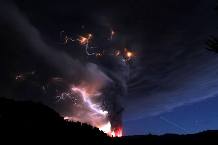 Erupţia vulcanului Puyehue din Chile, sursa: pictures.reuters.com