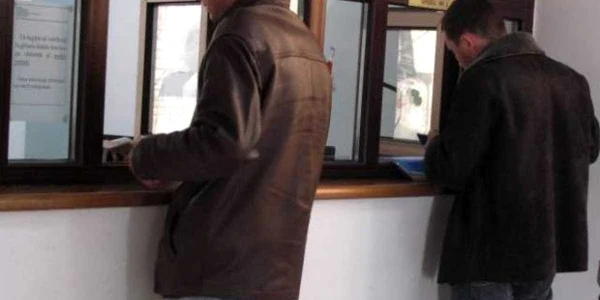 În sectorul 6 bucureştenii au mai puţine drumuri de făcut pentru a plăti impozitele/ arhivă
