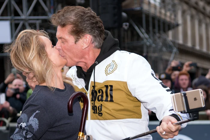 David Hasselhoff e înnebunit după logodnica sa