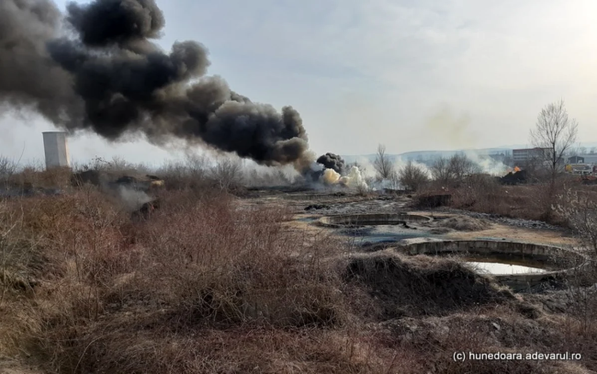 Incendiu la Călan. FOTO: Daniel Guţă. ADEVĂRUL.