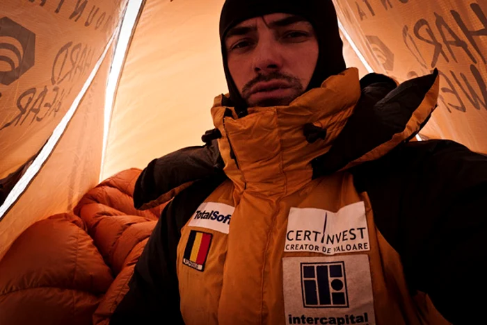 Alpinistul român Alex Găvan se află pe Muntele Everest, acolo unde sâmbătă dimineaţă au avut loc avalanşe provocate de cutremurul produs în Nepal, el nefiind rănit