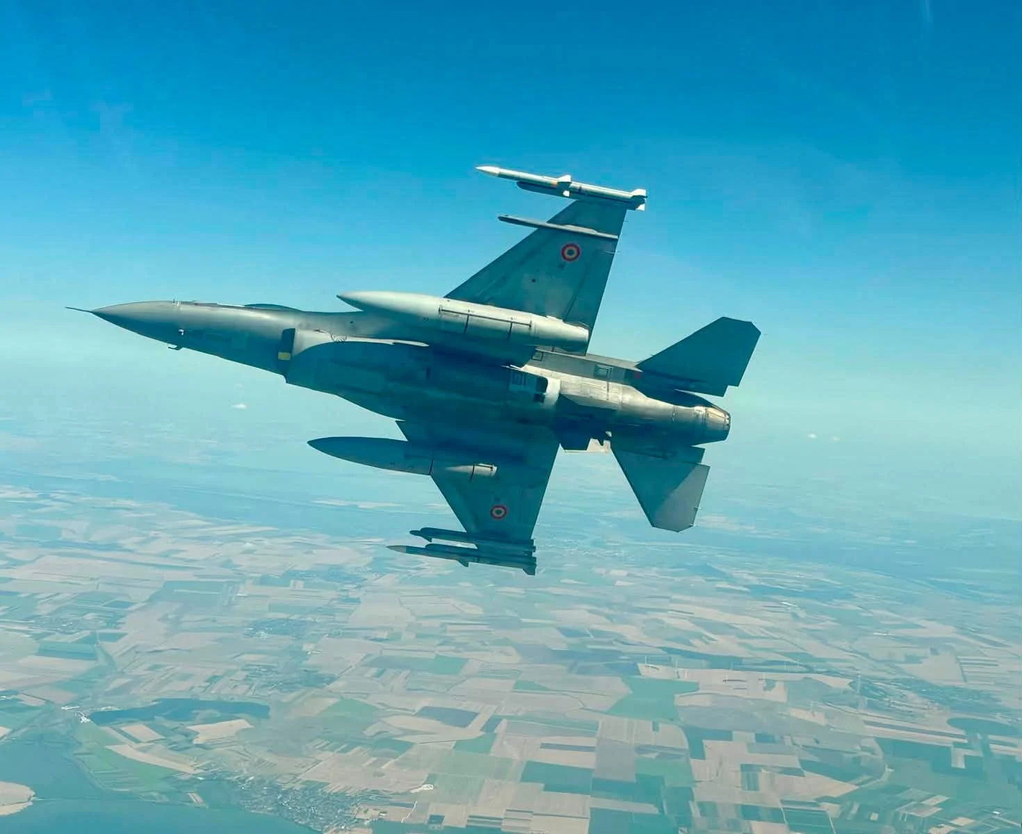 MApN a publicat imagini din timpul misiunii F-16 de doborâre a celei de-a treia drone