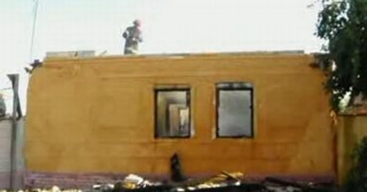 Satu Mare:Un bărbat şi-a incendiat casa punând în pericol viaţa propriilor copii