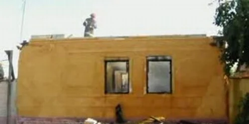 Satu Mare:Un bărbat şi-a incendiat casa punând în pericol viaţa propriilor copii