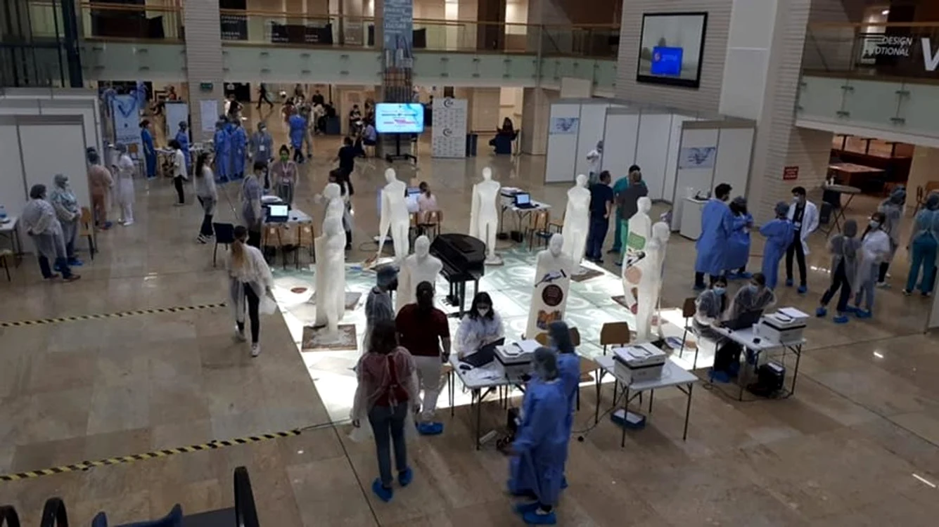 
    Unul dintre centrele deschise non-stop pentru vaccinare este cel de la RomexpoFoto: Inquam  