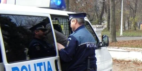 Poliţiştii au dus hoţii la audieri (foto arhivă)