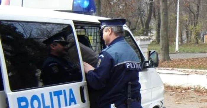 Poliţiştii au dus hoţii la audieri (foto arhivă)