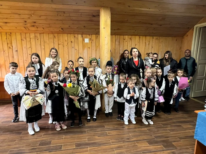 Copii de pe Valea Sebeșului au intrat în vacanță FOTO Facebook/ Primăria comunei Pianu