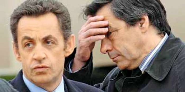 „Îmi asum partea de responsabilitate“, a declarat premierul Fillon (dreapta), deşi francezii i-au dat votul de blam lui Sarkozy
