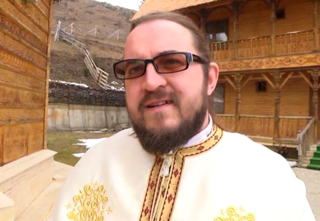 
    Părintele Gavril, stareţul mănăstirii din Dorna Arini.  