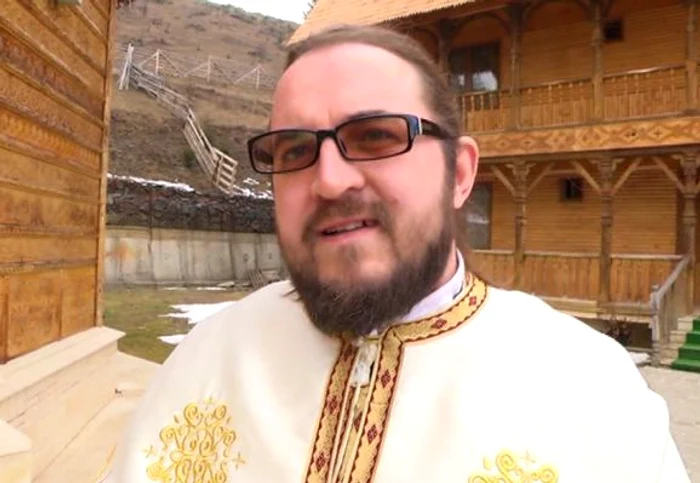 
    Părintele Gavril, stareţul mănăstirii din Dorna Arini.  