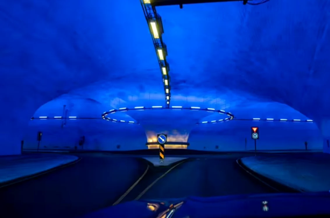 Cel mai lung tunel rutier din lume, o capodoperă a ingineriei rutiere. Sursa foto: Getty Images