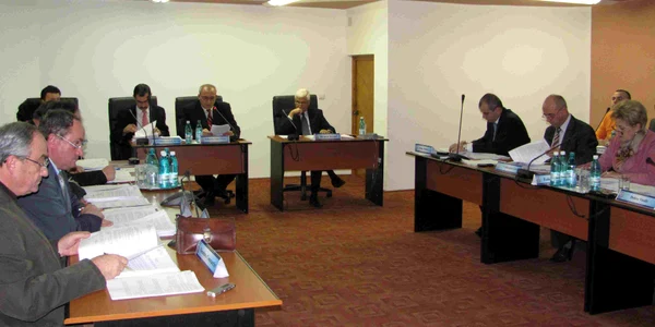Consilierii locali vor decide cine îi va reprezenta în societăţie subordonate primăriei