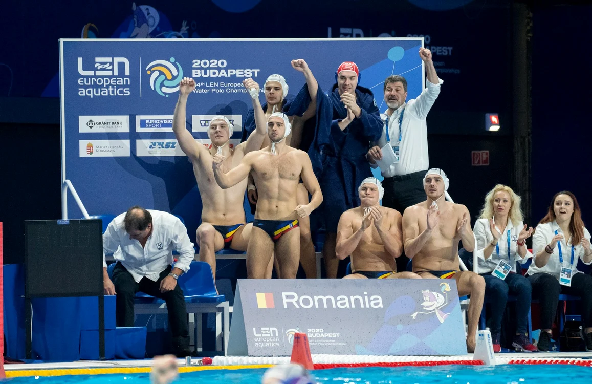 
    Poloiștii și antrenorii exultă după victoria cu RusiaFoto: Facebook/LENEuropeanWater-Polo  