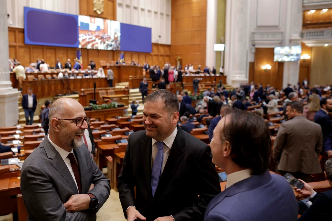 Șeful UDMR a schimbat câteva cuvinte cu fostul premier PNL, Cîțu FOTO Inquam Photos / Octav Ganea 