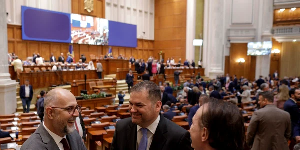 Ședința plenului reunit al Parlamentului României, în care Camera Deputaților și Senatul României votează pentru învestirea guvernului Marcel Ciolacu, în București. FOTO Inquam Photos / Octav Ganea