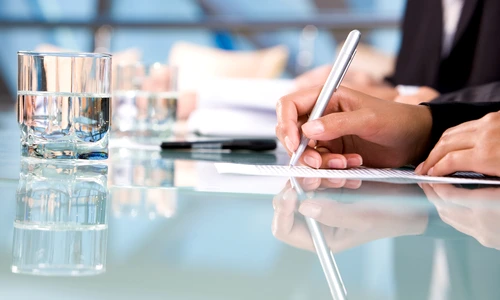 Ce inseamna acceptarea unui pahar cu apa la interviul de angajare  Sursa foto shutterstock 36868639 jpg
