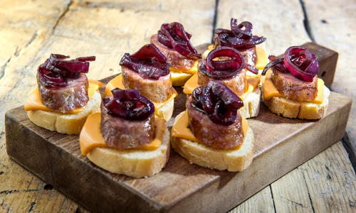 tartine carnați shutterstock 1209365443 jpg