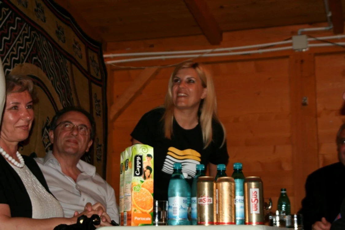 Reşiţa: VIDEO Elena Udrea nu înţelege jazzul, dar va sprijini festivalul de la Gărâna (GALERIE FOTO)