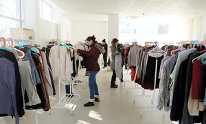 Magazinul cu marfă gratuită  a adus ”colecția” 2015 jpeg